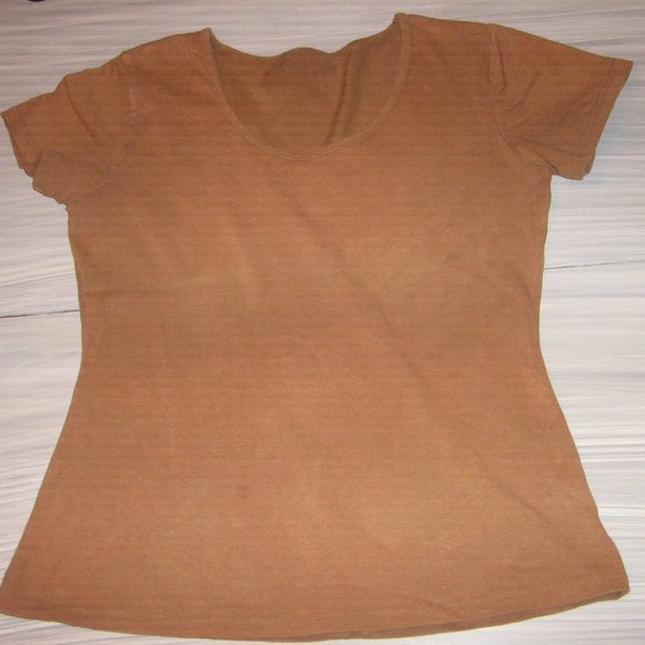 Ladies Medium Tops Set Of 3. $5.00 AS AN ADD ON - Picture 3 of 6